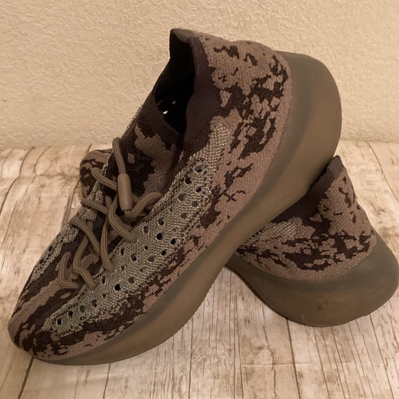 Adidas Yeezy Boost 380 - Picture 3 of 4